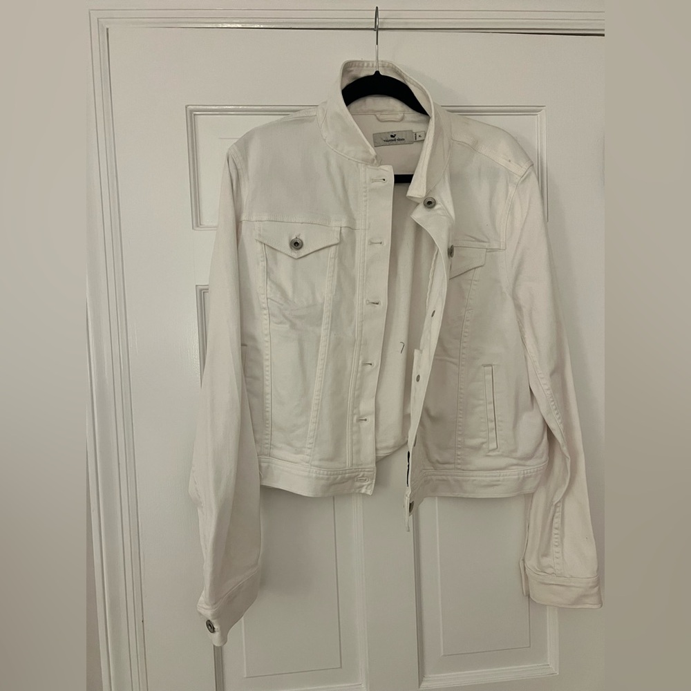 vineyard vines white cropped denim jacket size XL